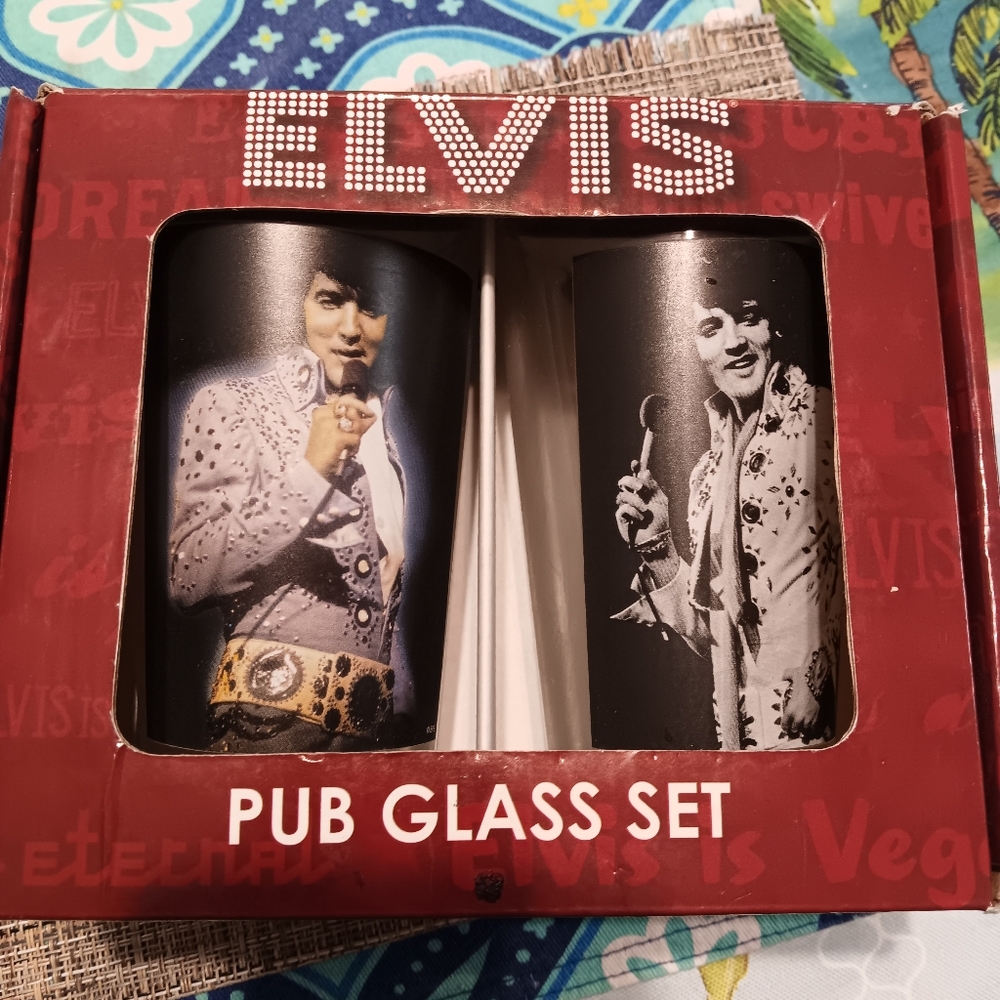 ELVIS PRESLEY PUB GLASS SET NEW IN BOX Never Used